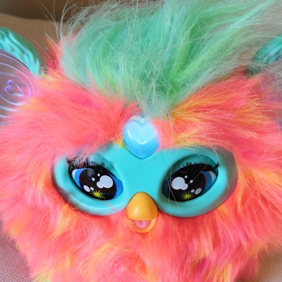 Furby Coral Interactive Singing Toy with Colorful Fur 2023 - Picture 8 of 8